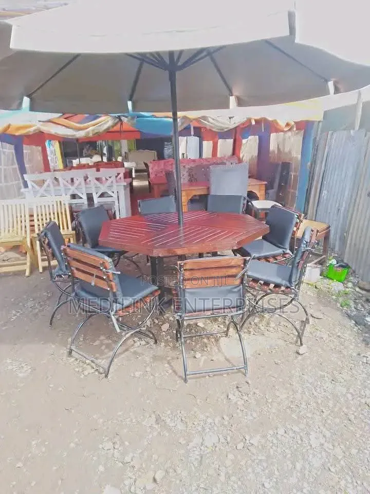Customized Wooden Metallic Garden Desert Pine Set Up