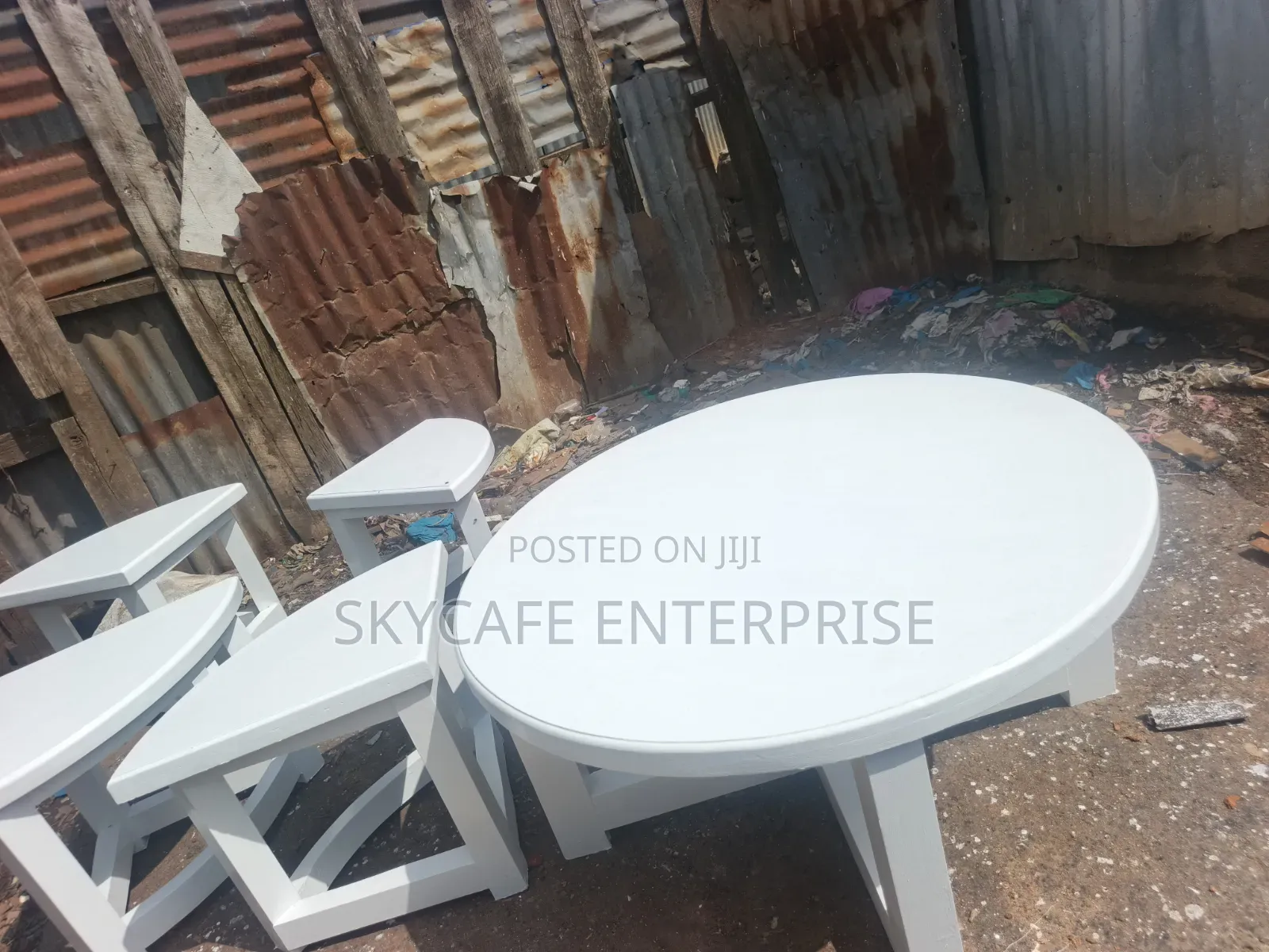 Round Coffee Table With 4stools