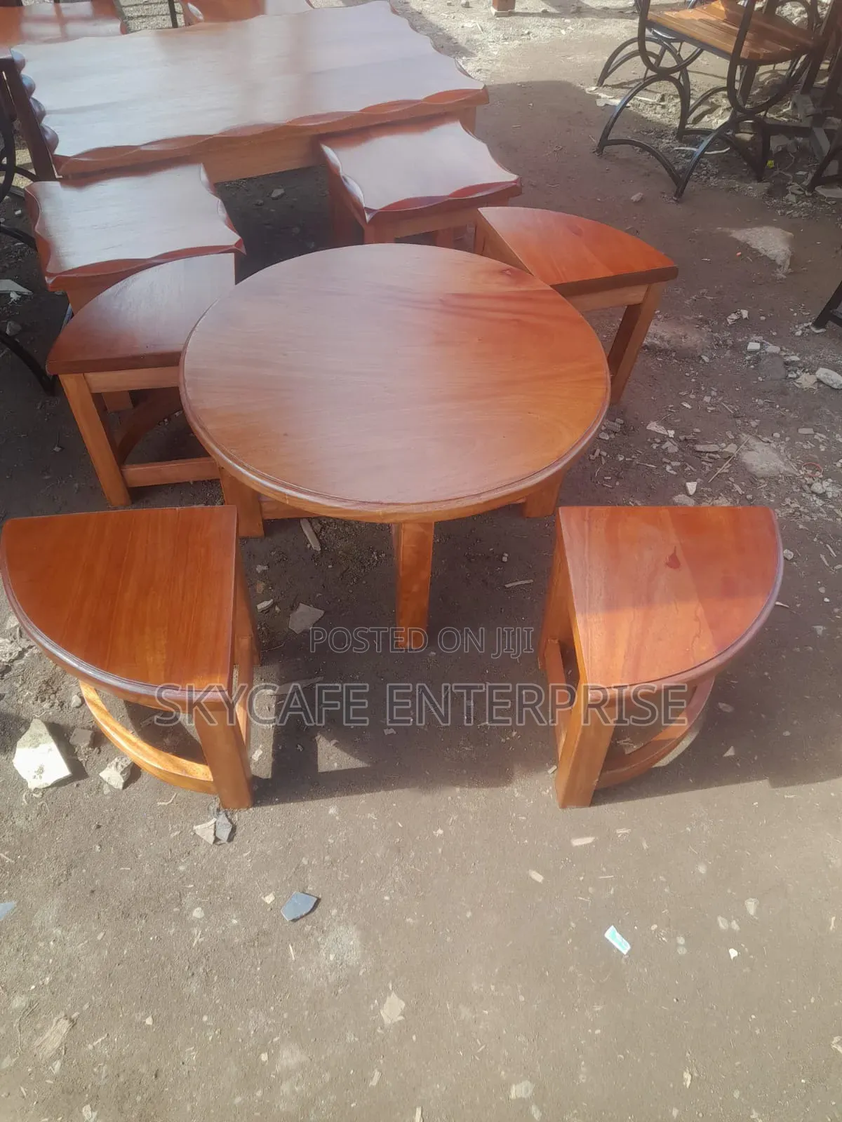 Round Coffee Table With 4stools