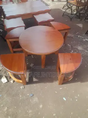 Round Coffee Table With 4stools