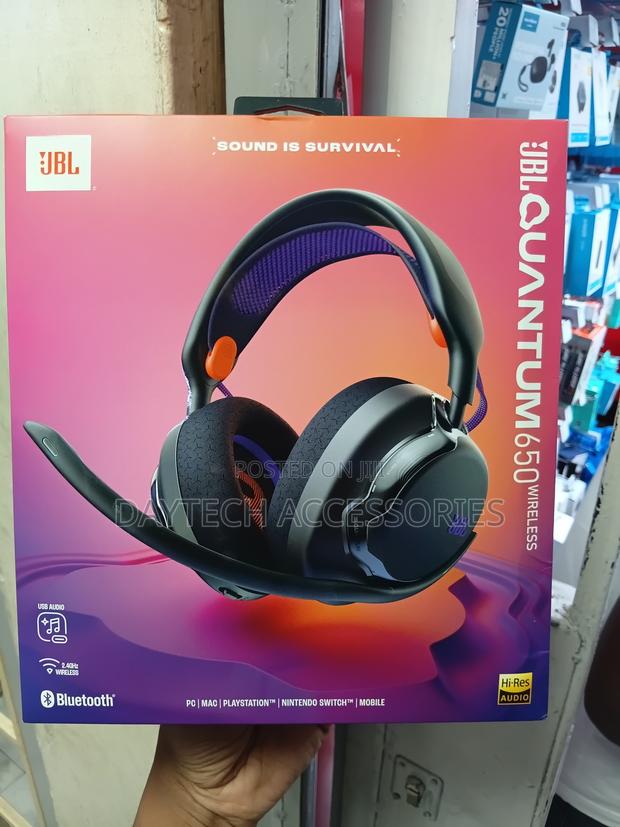 This Is a JBL Quantum 650 Wireless Gaming Headset - Black - thumbnail 5