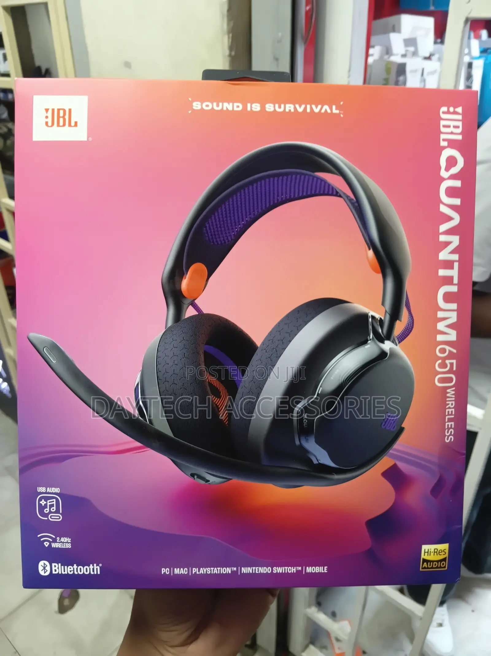 JBL Quantum 650 Wireless Gaming Headset Detachable Boom Microphone.