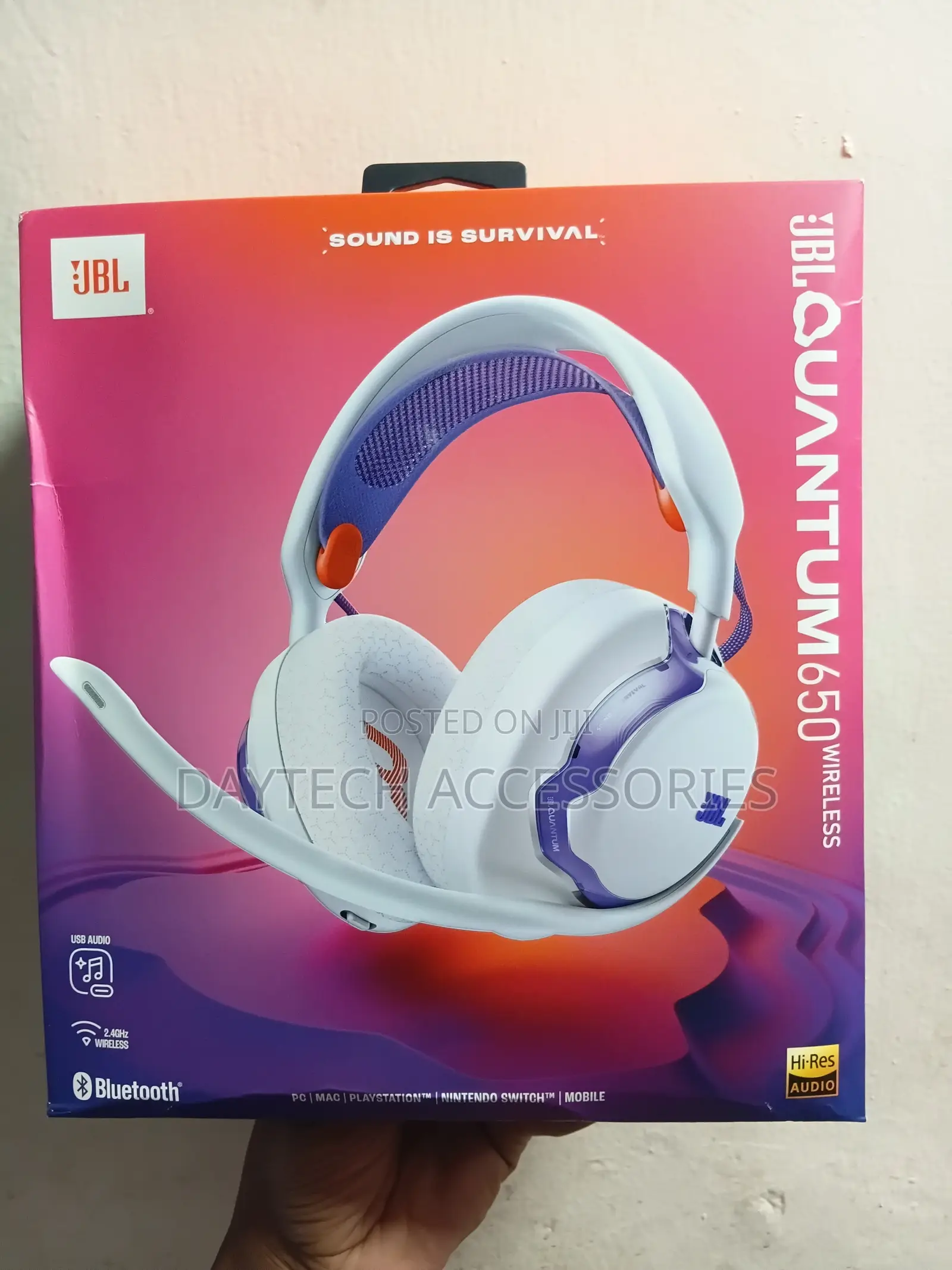 JBL Quantum 650 Wireless Gaming Headset Detachable Boom Microphone.