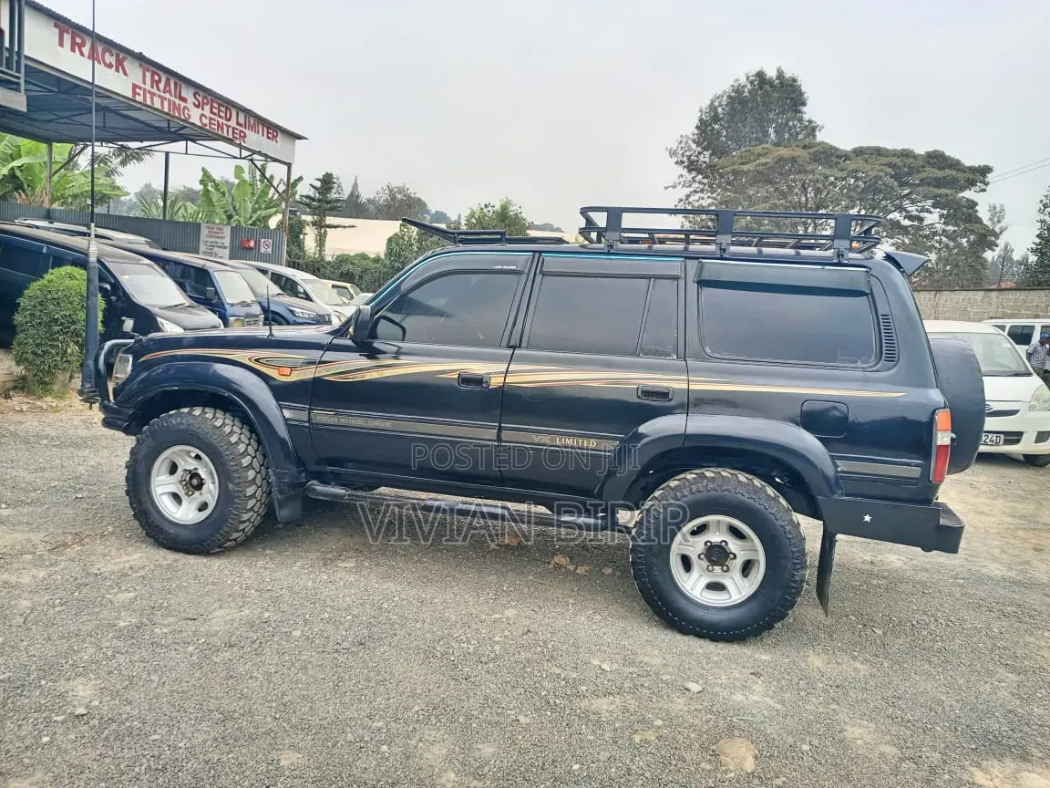 Toyota Land Cruiser 1999 Black