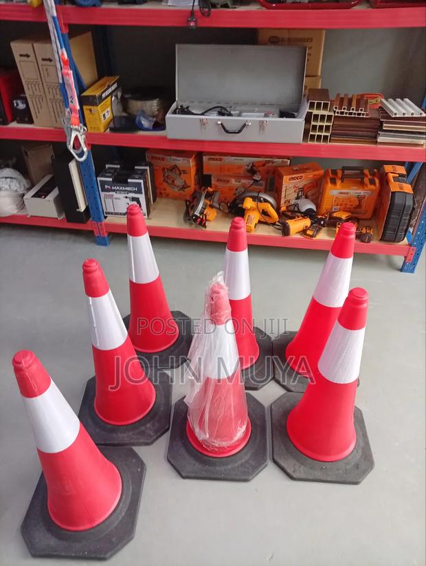 Heavy Duty Traffic Cones for Parking - thumbnail 2
