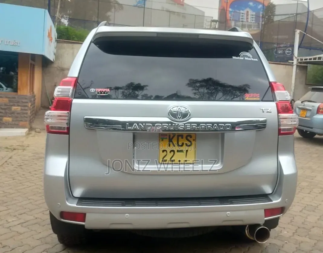 Toyota Land Cruiser Prado 2011 Silver