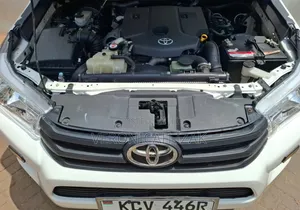 Toyota Hilux 2018 White