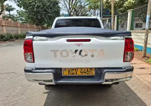 Toyota Hilux 2018 White