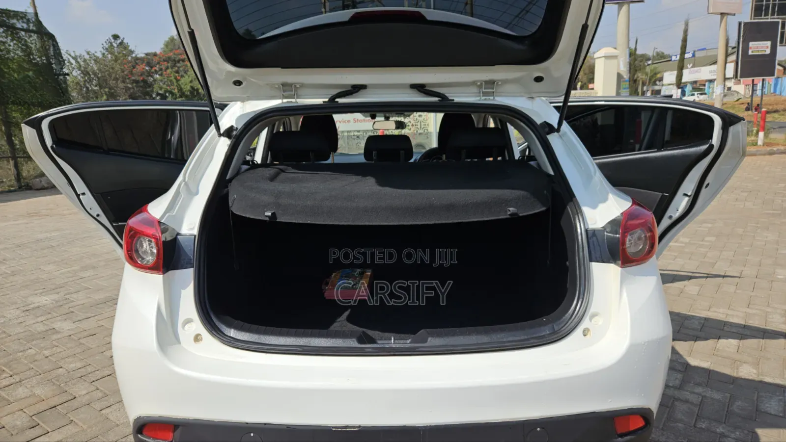 Mazda Axela SV Premium 2014 White