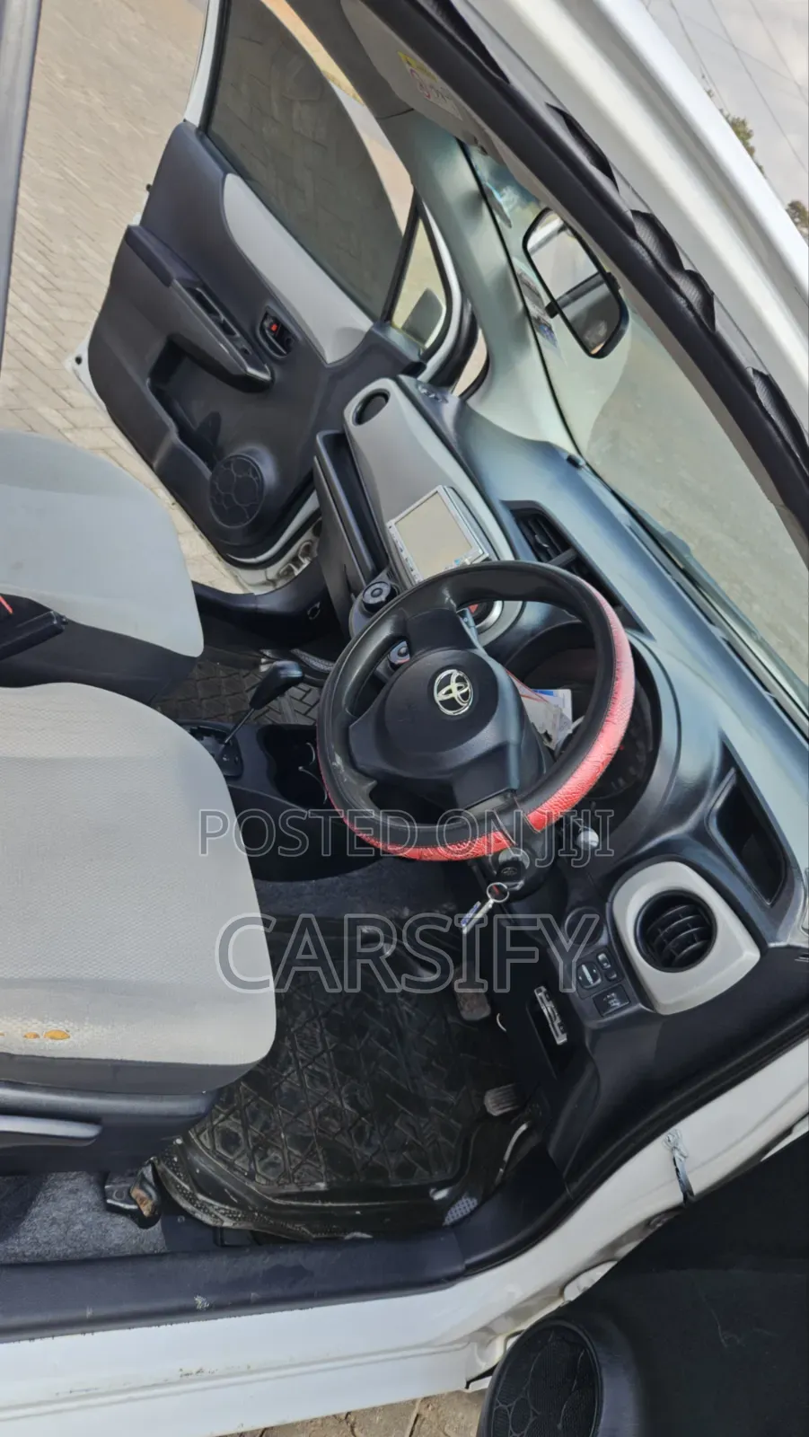 Toyota Vitz 2012 White