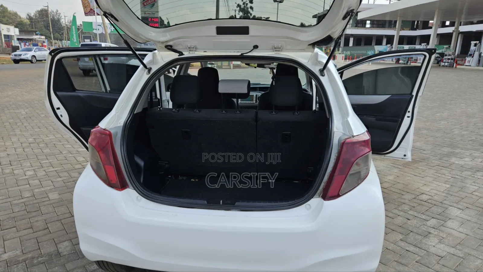 Toyota Vitz 2012 White