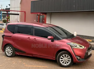 Toyota Sienta 2017 Red