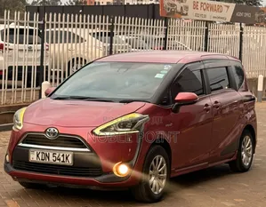 Toyota Sienta 2017 Red