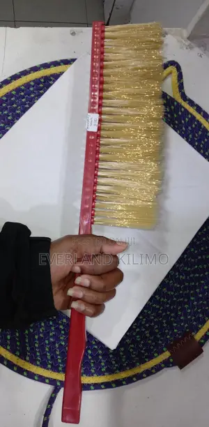 Beehive Brush With Plastic Handle