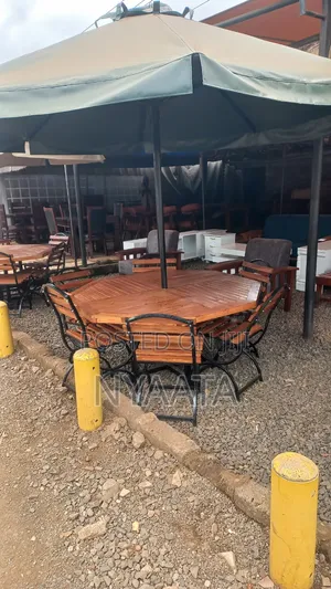 Six Umbrella With 6 Chairs