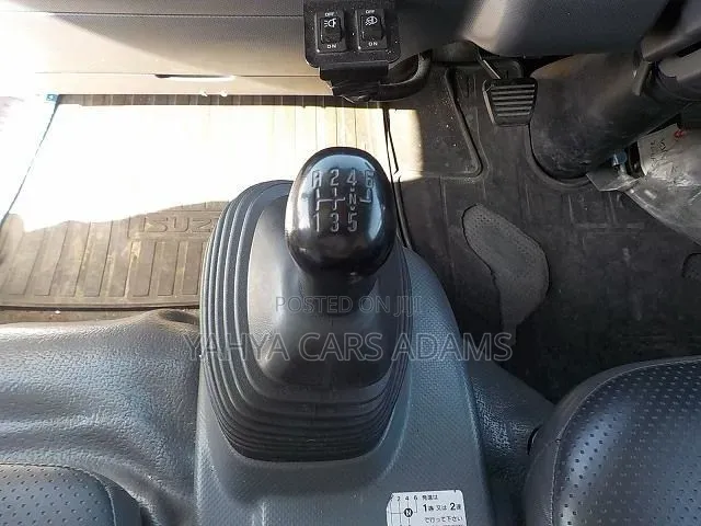 Isuzu Elf 2019