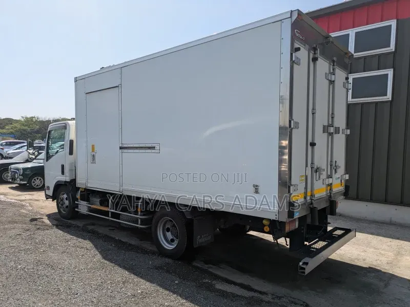 Isuzu Elf Freezer