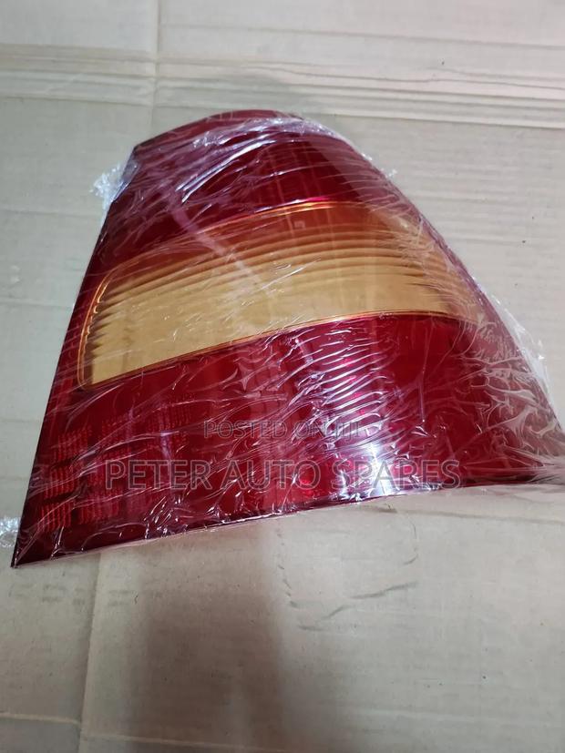 Tail Lens Nze 2002 - thumbnail 2