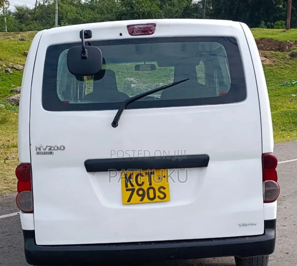Nissan NV1500 2012 White
