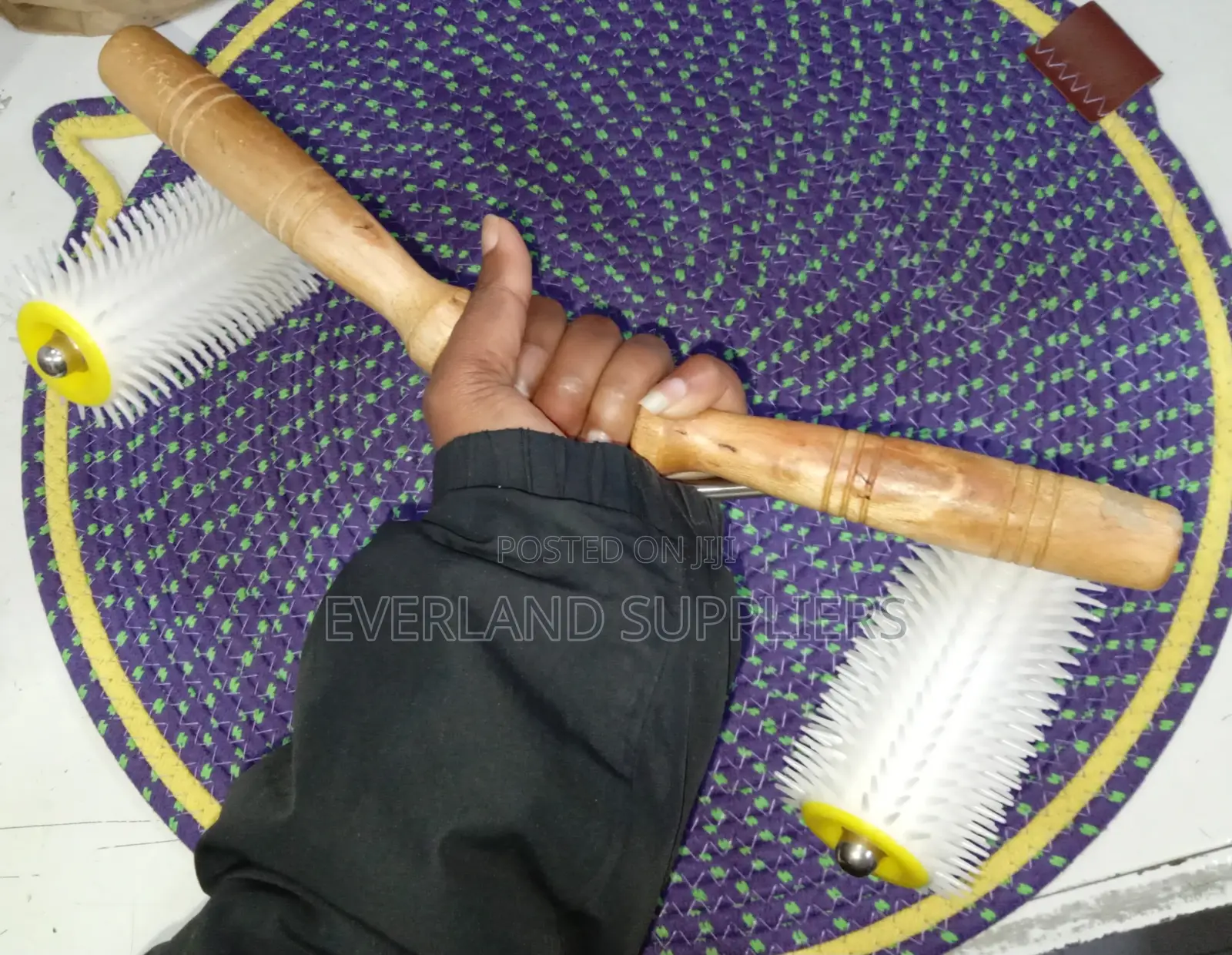 Extracting Beekeeping Equipment - Uncapping Needle Roller