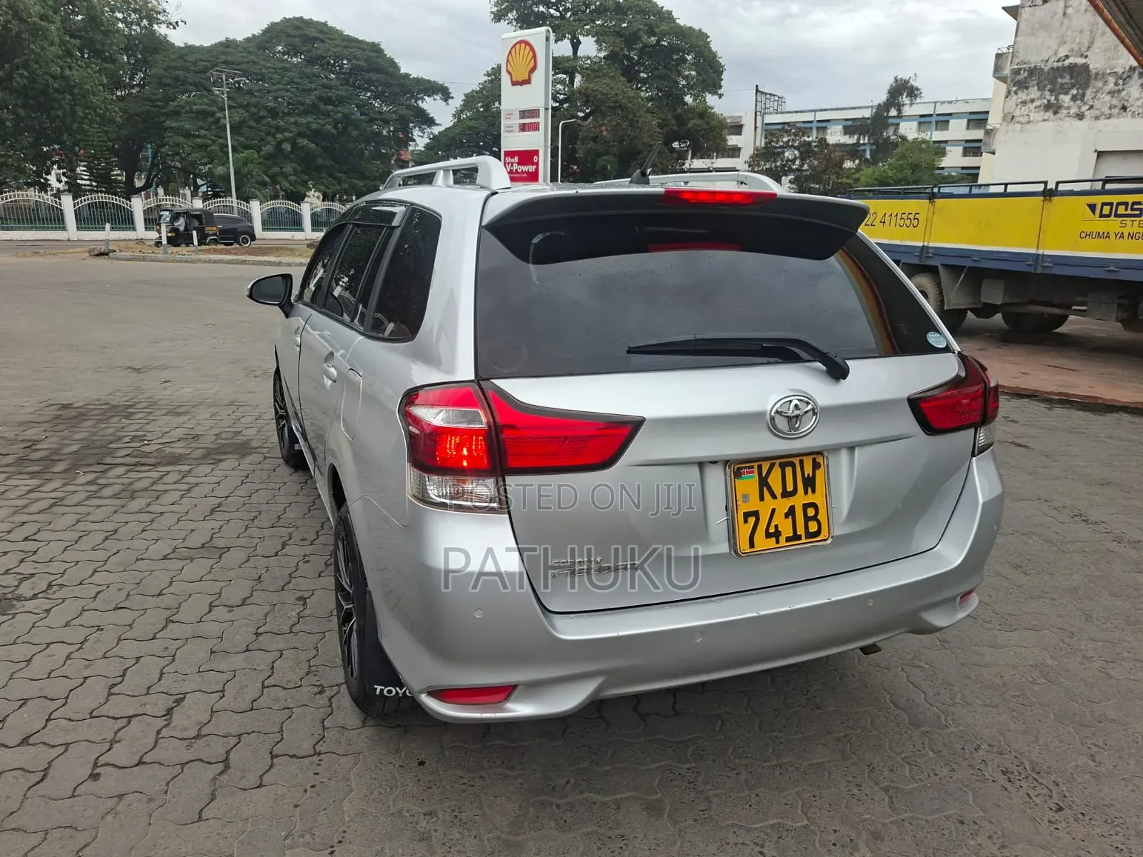 Toyota Corolla Fielder 2018 Silver