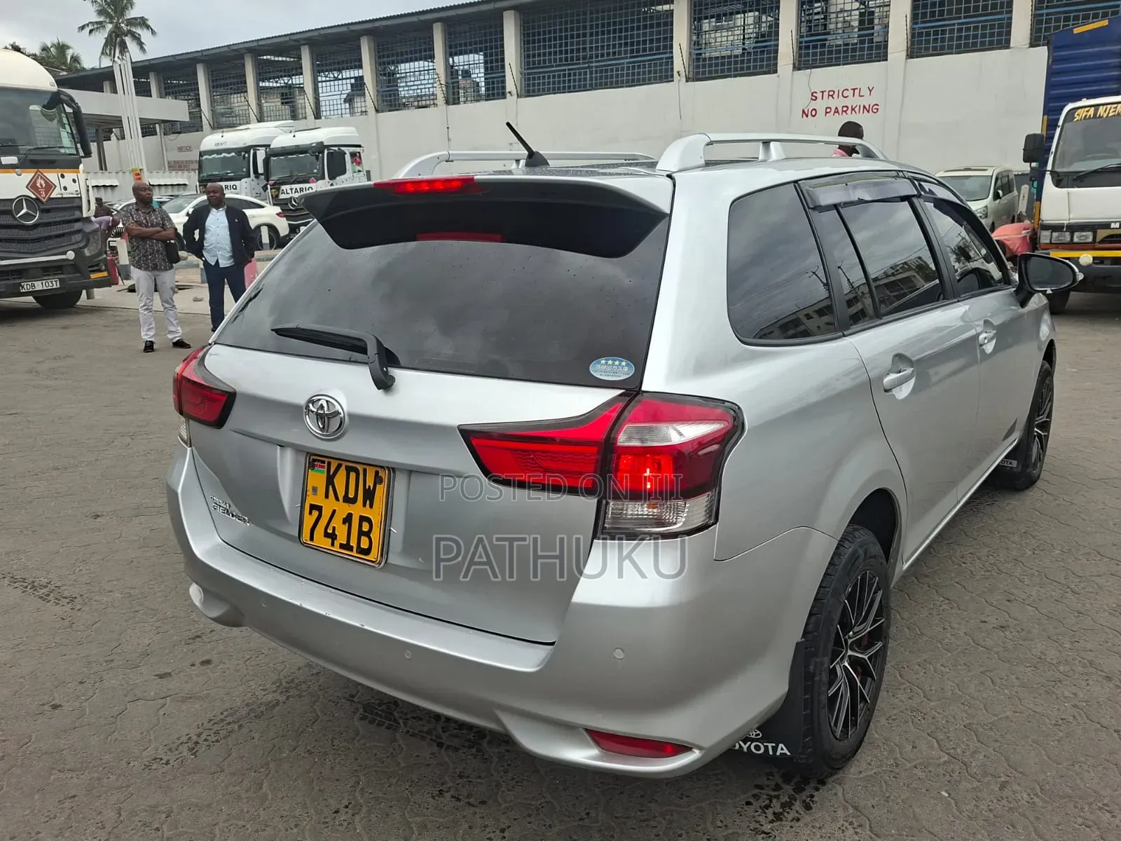 Toyota Corolla Fielder 2018 Silver
