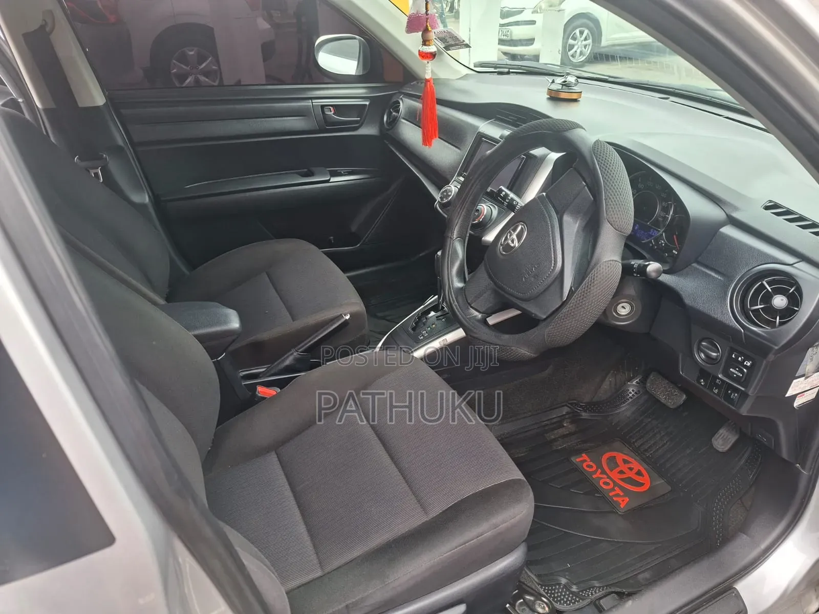 Toyota Corolla Fielder 2018 Silver