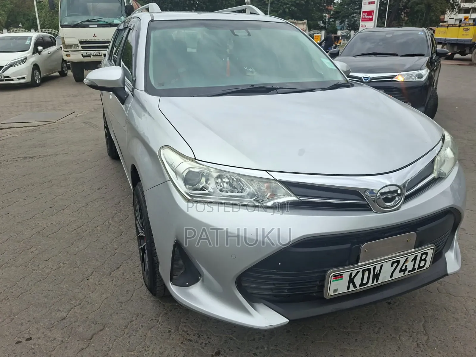 Toyota Corolla Fielder 2018 Silver