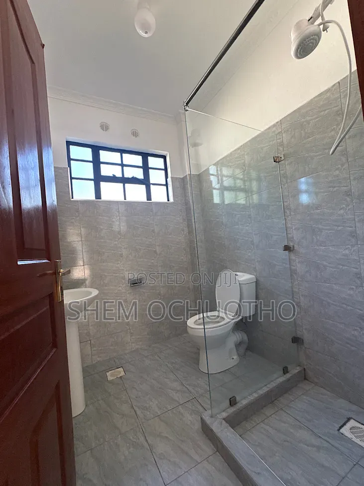 5bdrm Maisonette in Fair Acres, Karen C for sale