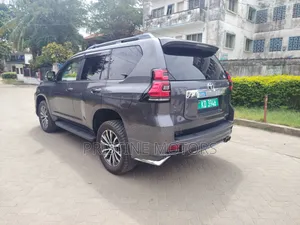 Toyota Land Cruiser Prado 2.7 2019 Gray