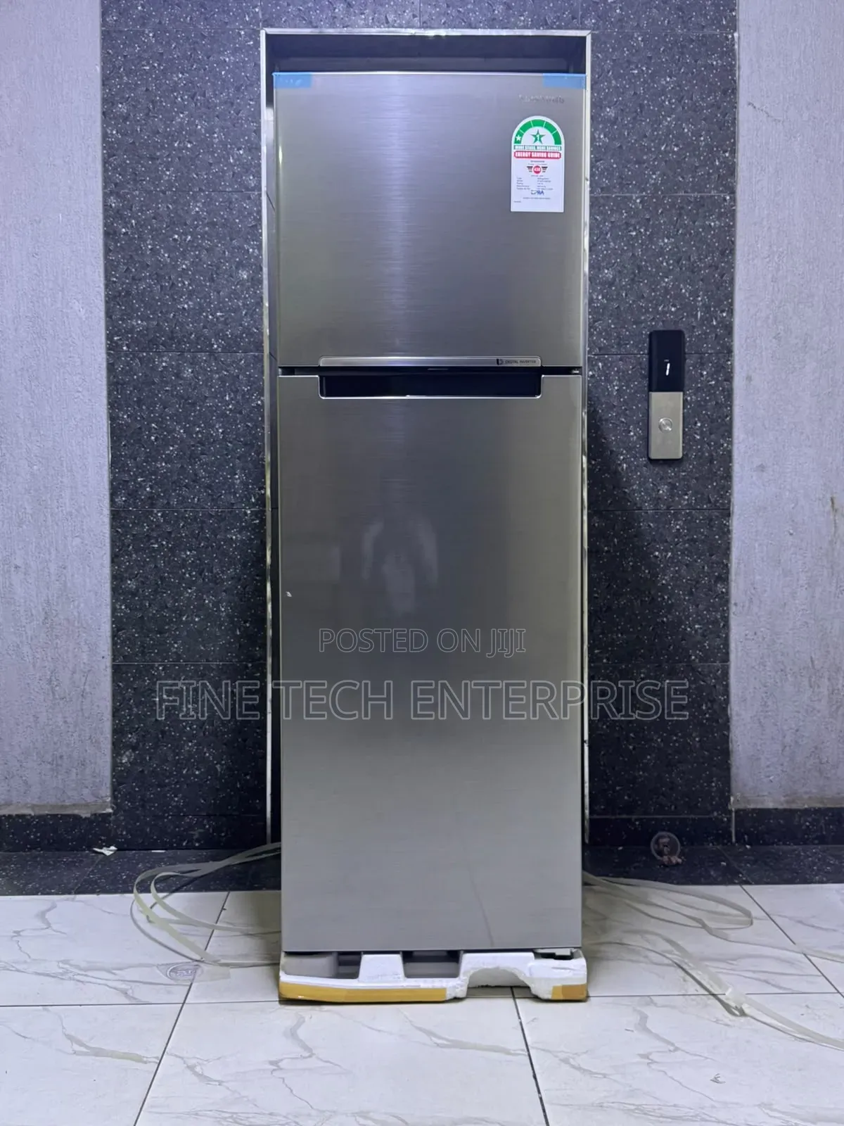 Samsung 256L Double Door Fridge With a Coolpack and No Frost