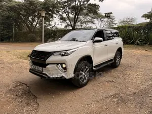 Toyota Fortuner 2.8 D RWD 2018 White