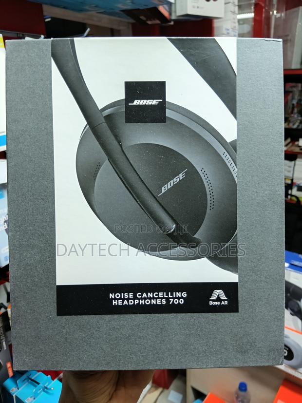Bose Noise Cancelling Wireless Headphones 700 Bluetooth Black - thumbnail 2