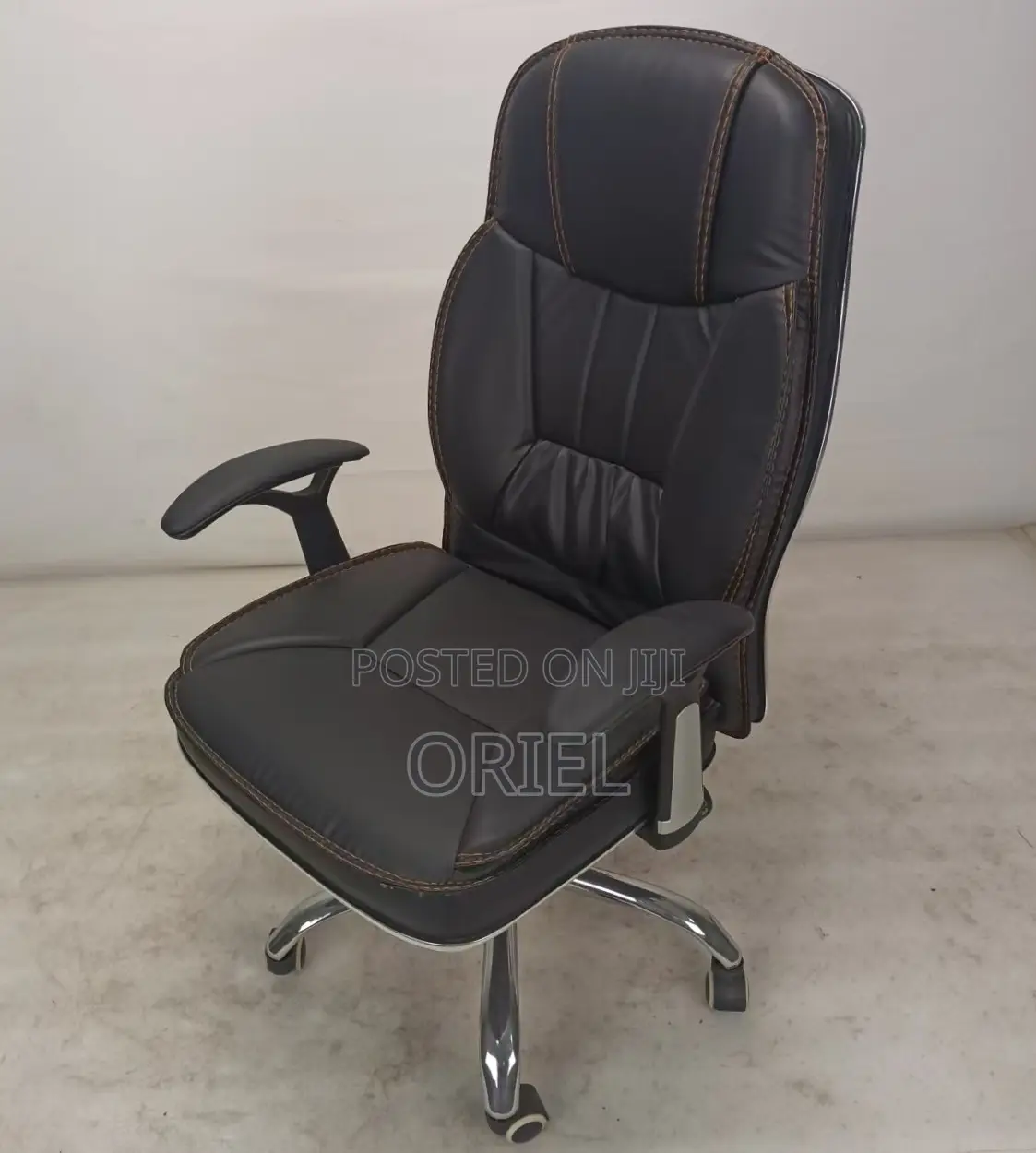 Office Desk : PU Leather Executive Staff Chair