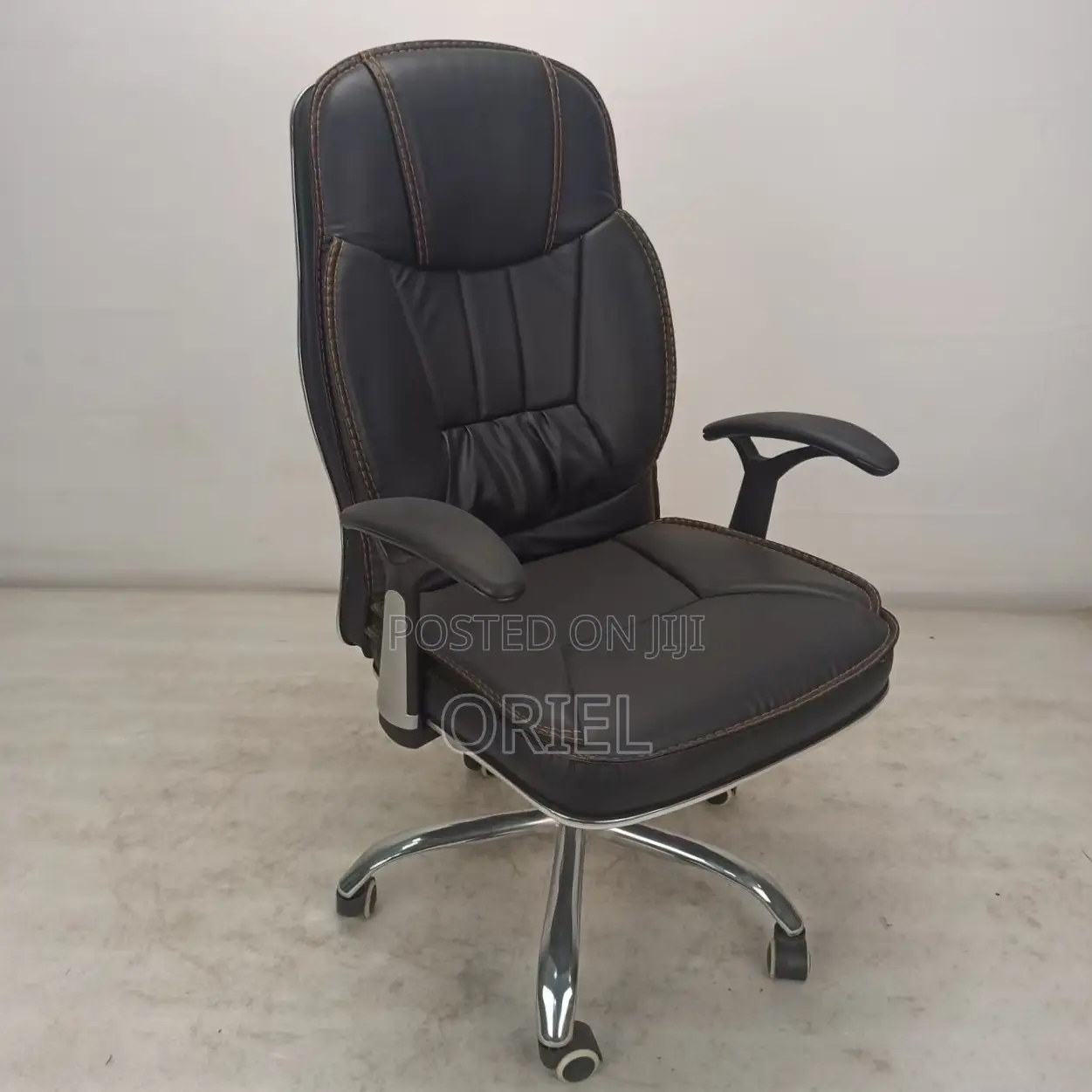 Office Desk : PU Leather Executive Staff Chair