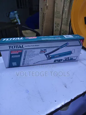 TOTAL 400CC Industrial Lever Grease Gun (THT111051) — Brand New