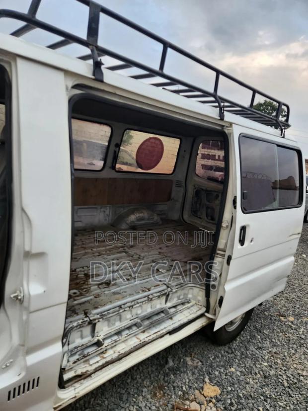 Nissan Vanette 2009 White - thumbnail 5