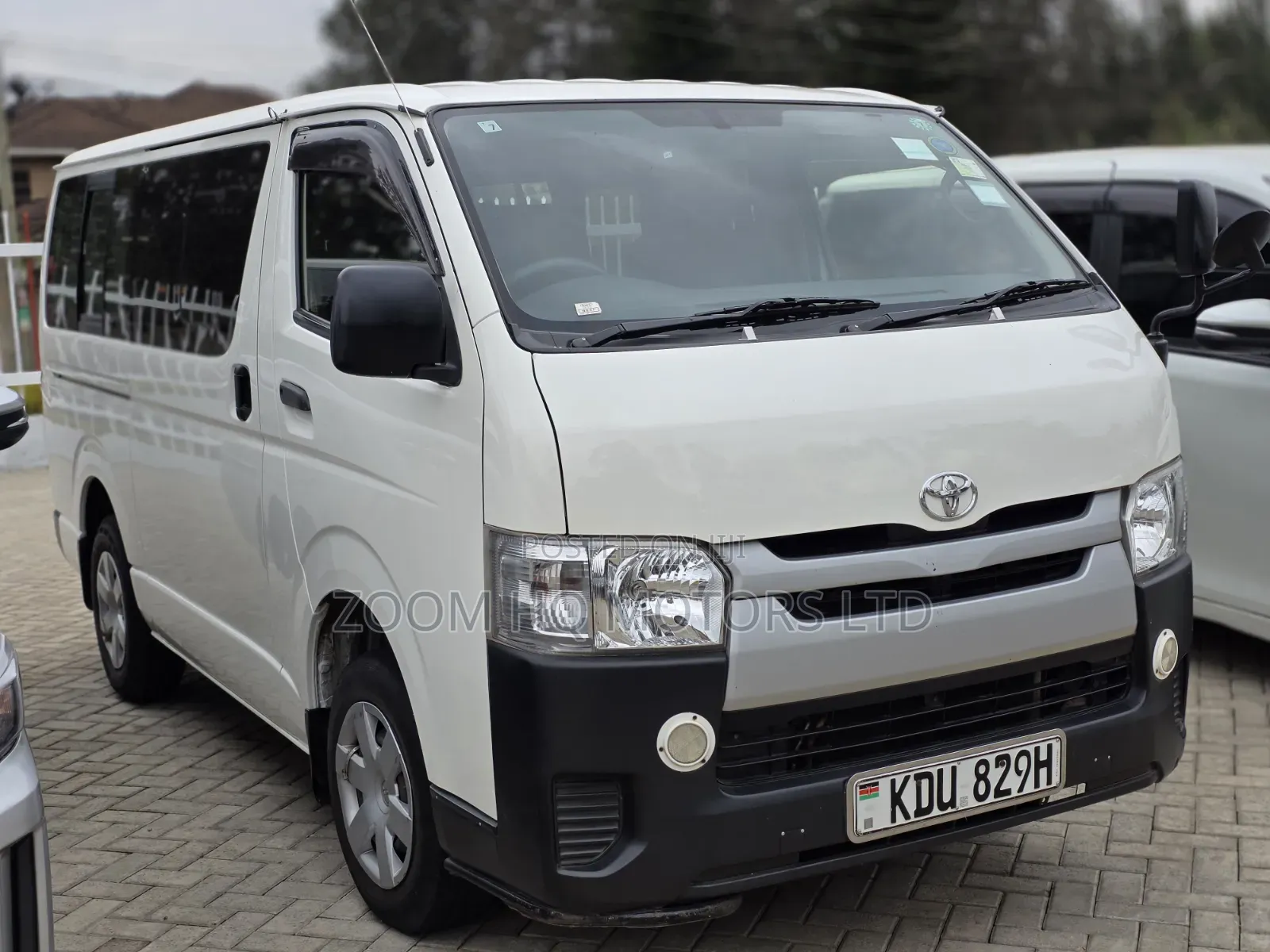 Toyota Grand HiAce 2000 White