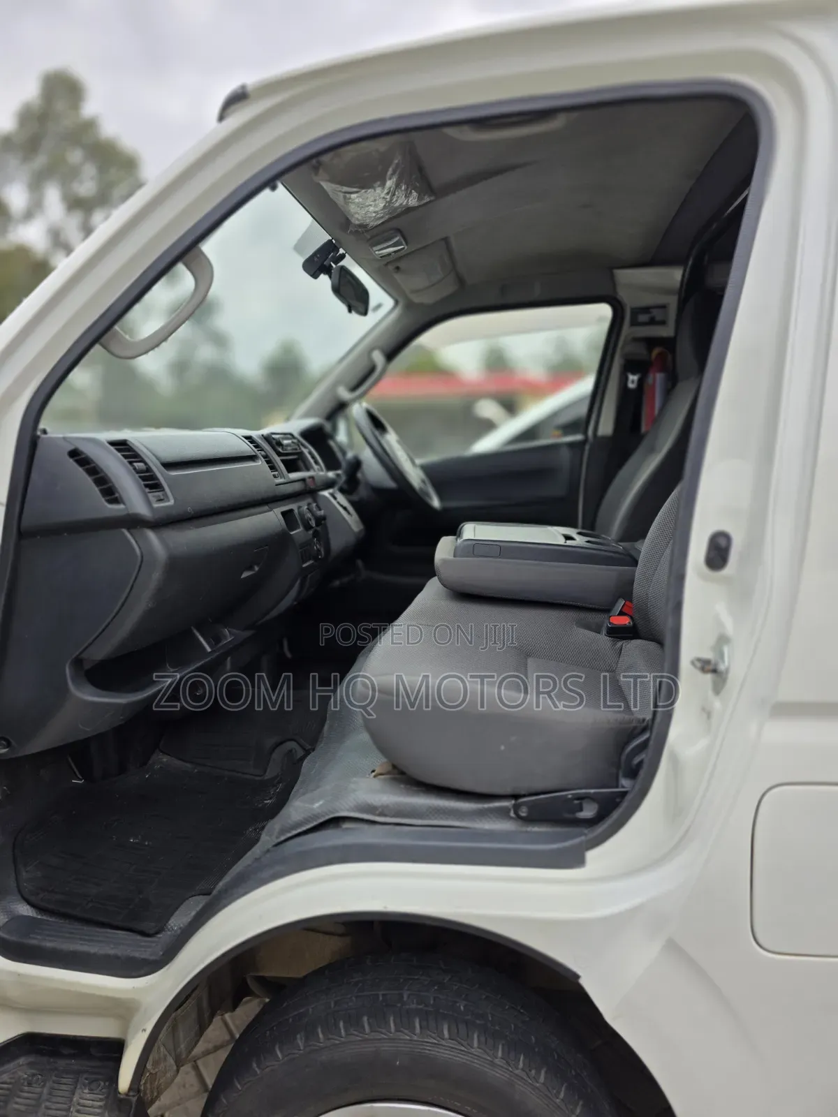 Toyota Grand HiAce 2000 White