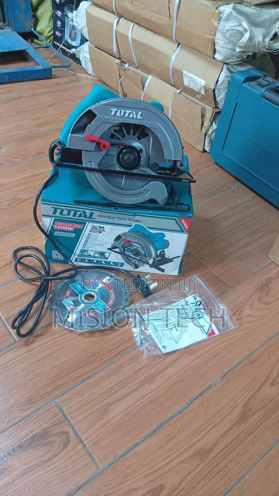Total Tools 1200W Industrial Circular Saw 