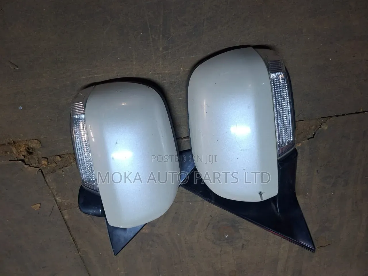Mitsubishi Pajero V98 2015 Model Side Mirrors Indicator Type