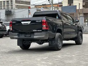 Toyota Hilux Revo Double Cab Deisel 2.4 RWD 2019 Black