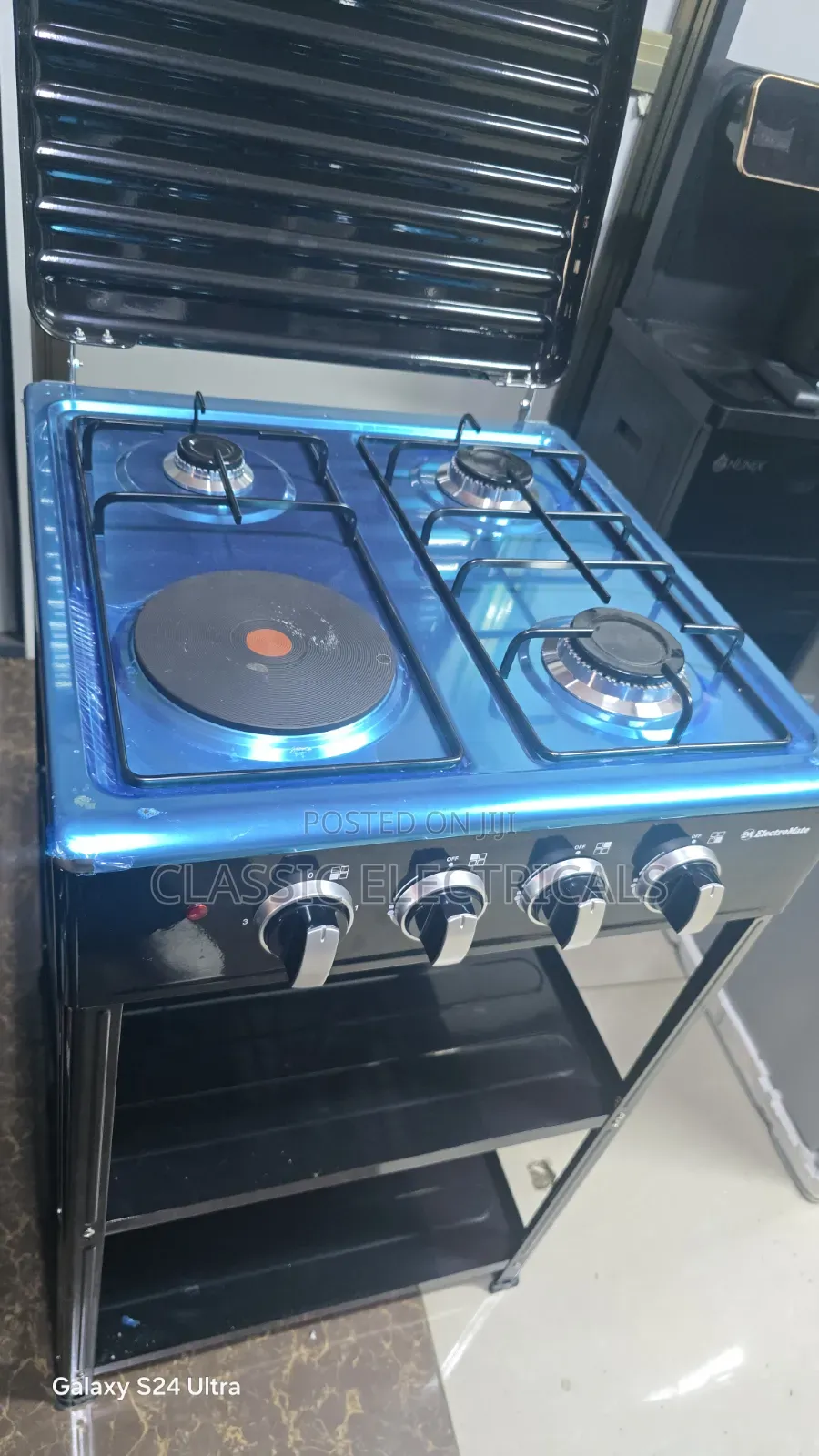 3+1 Standing Cooker With Shelves at Ksh5500.