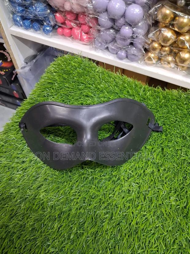 Plain Masquerade Mask - thumbnail 4