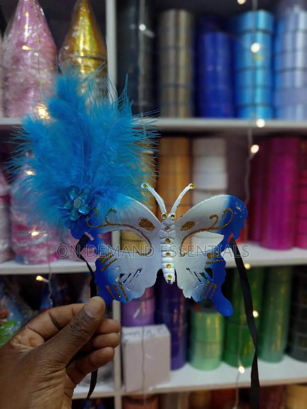 Butterfly Masquerade Mask - thumbnail 3