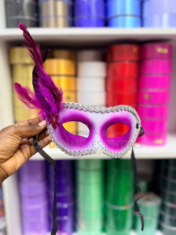 Feather Masquerade Mask - thumbnail 3