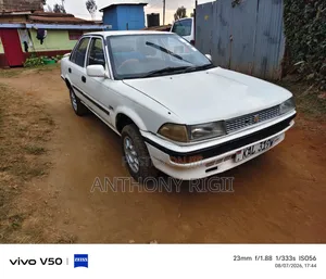 Toyota Corolla 1994 White