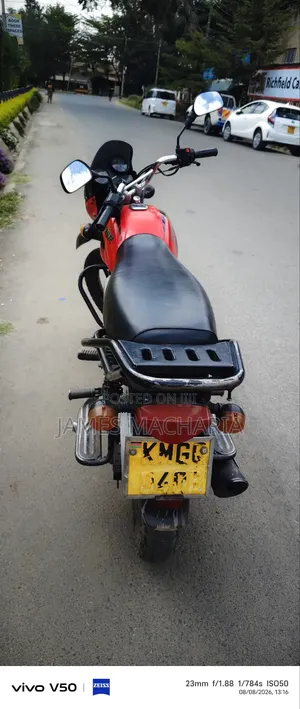Bajaj Boxer 150 UG 2025 Red