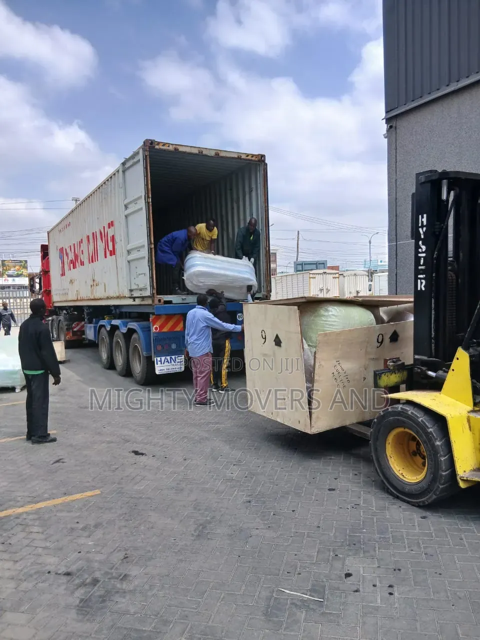 Industrial Solution Providers for Material Handling Needs- FORKLIFT