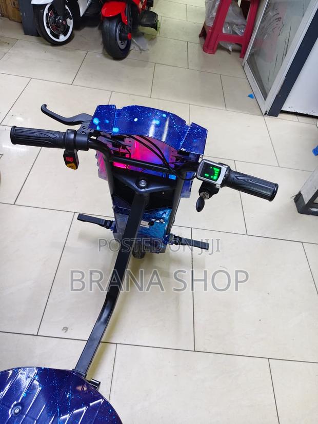 Galaxy Electric Drift Trike With Accessories - thumbnail 2